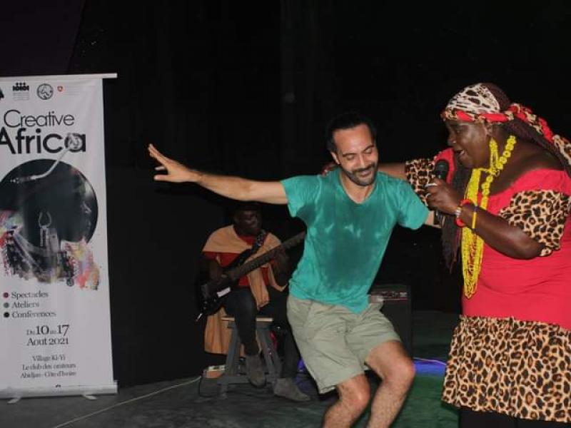 La Diva Queen Etémé enflamme la scène du village Ki-Yi