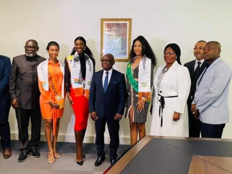 Le ministre de la réconciliation nationale reçoit les Miss et le COMICI