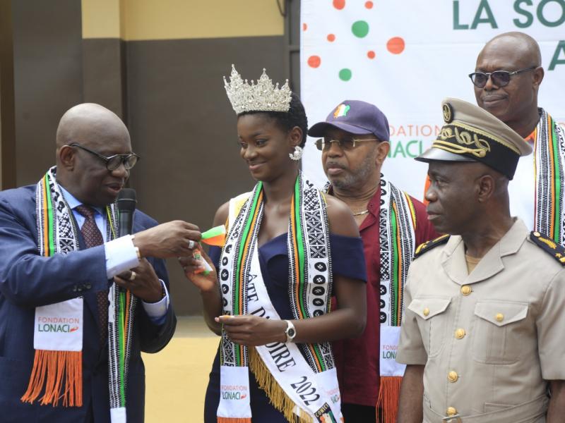 Les Fondations LONACI et COMICI offrent une école primaire de 6 classes à Bakro (Aboisso).