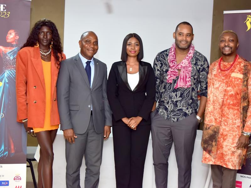 Vitrine Mode By Marie-flore Oka