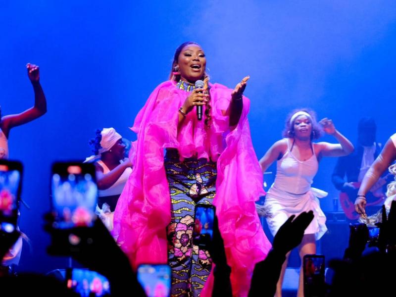 Roseline Layo Enflamme le Casino de Paris : Une Performance Mémorable qui Fait Vibrer la Capitale