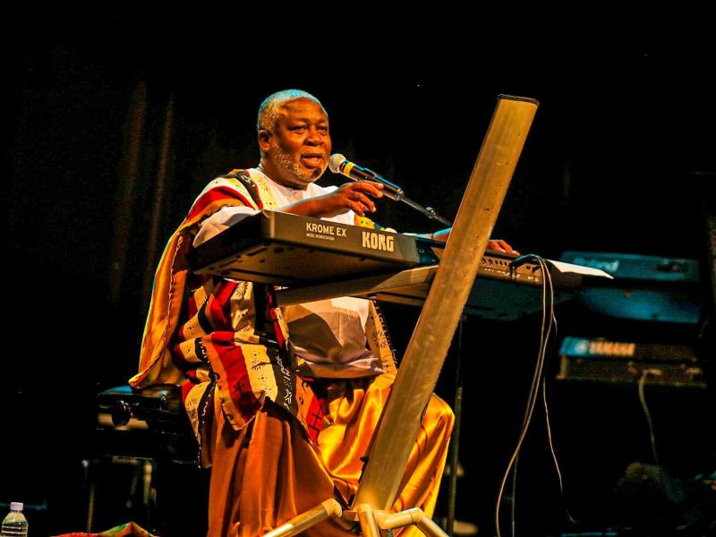 Bomou Bassa célèbre 35 ans de carrière à travers le spectacle « Héritage »