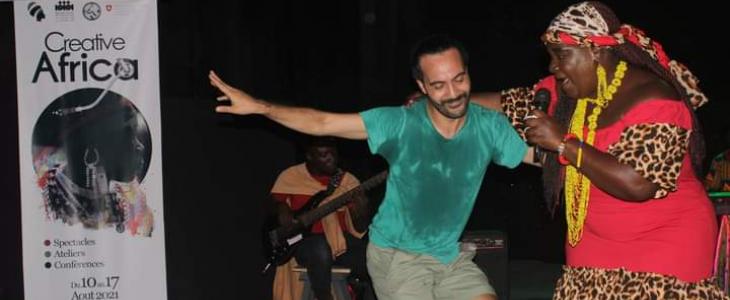 La Diva Queen Etémé enflamme la scène du village Ki-Yi