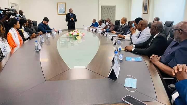 Le ministre de la réconciliation nationale reçoit les Miss et le COMICI