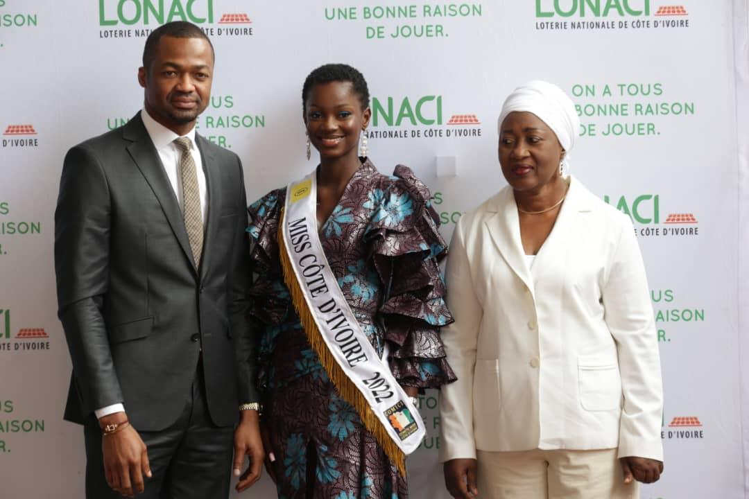 Marlène Kouassi Kany, Miss CI 2022, offre une école de 6 classes à Aboisso grâce aux Fondations LONACI ET COMICI
