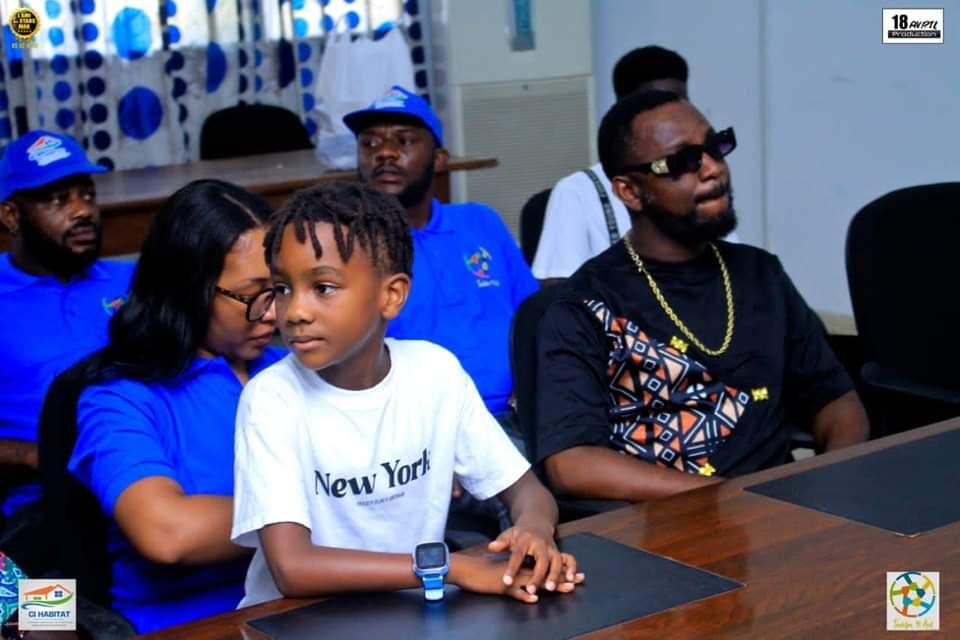 Kedjevara célèbre son anniversaire en faisant des dons à l'hôpital général de Port-Bouet