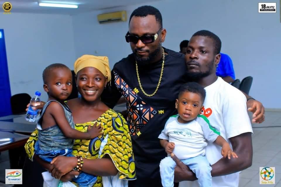 Kedjevara célèbre son anniversaire en faisant des dons à l'hôpital général de Port-Bouet