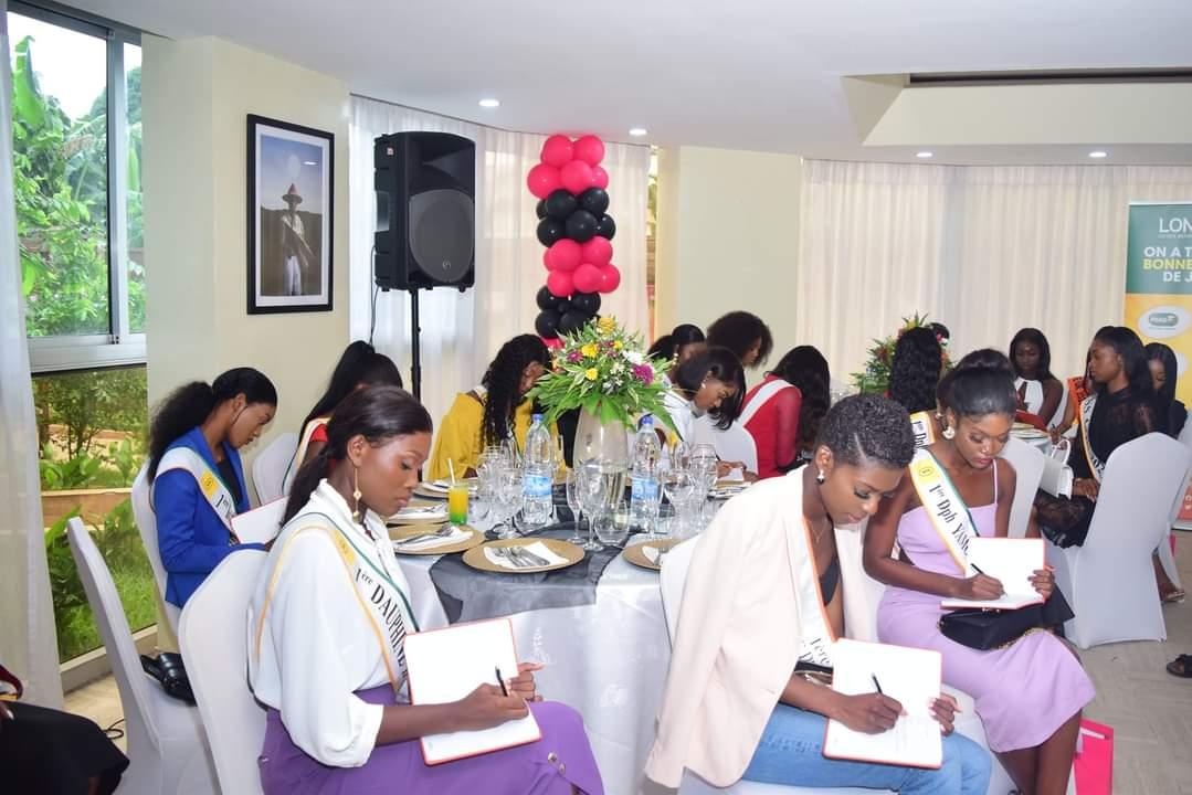 La LONACI met en avant le développement personnel des finalistes de Miss CI lors d'une journée de détente.