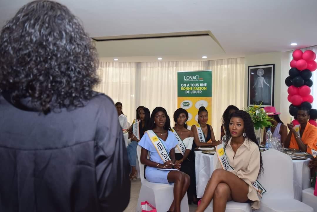 La LONACI met en avant le développement personnel des finalistes de Miss CI lors d'une journée de détente.