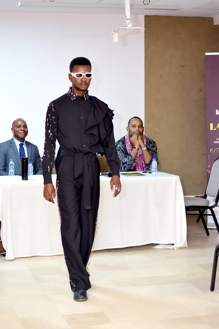 Vitrine Mode By Marie-flore Oka