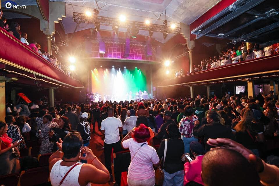 Roselyne Layo au Casino de paris