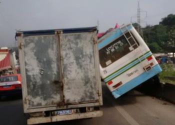 Abidjan: 2 accidents sur l’Autoroute du Nord à Yopougon. Accrochage sur le pont HKB