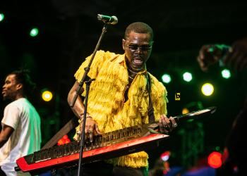 PRESTATION D’ARIEL SHENEY AU FEMUA 13