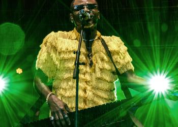 PRESTATION D’ARIEL SHENEY AU FEMUA 13