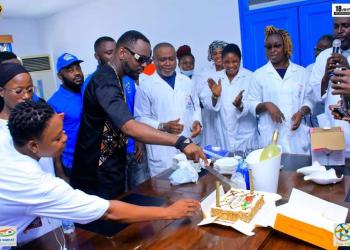 Kedjevara célèbre son anniversaire en faisant des dons à l'hôpital général de Port-Bouet