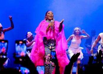 Roseline Layo Enflamme le Casino de Paris : Une Performance Mémorable qui Fait Vibrer la Capitale