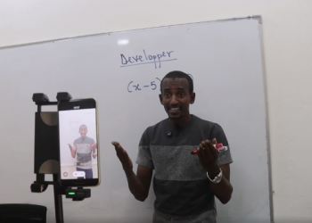 Portrait : Idriss Mahamat Alhabib, le prof tchadien qui rend les mathématiques "virales"